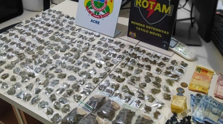 Após denúncia, polícia apreende drogas e prende donos de ‘boca de fumo’ no Segundo Distrito