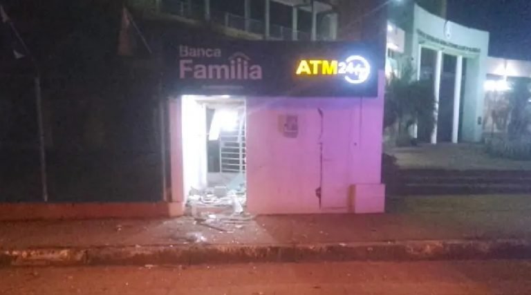 Bandidos explodem caixa eletrônico com dinamite em Cobija