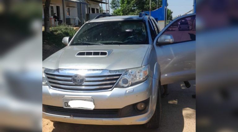 Polícia recupera duas caminhonetes roubadas que estavam na Bolívia