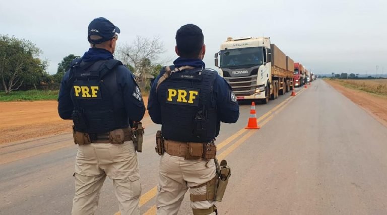 No Acre, PRF reforça policiamento nas BRs 317 e 364 durante feriado prolongado
