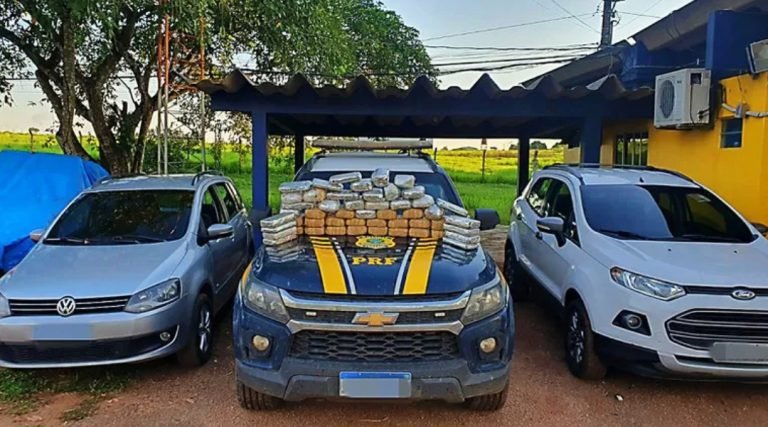 PRF apreende veículos com mais de 63 kg de drogas na BR-364 em Rio Branco