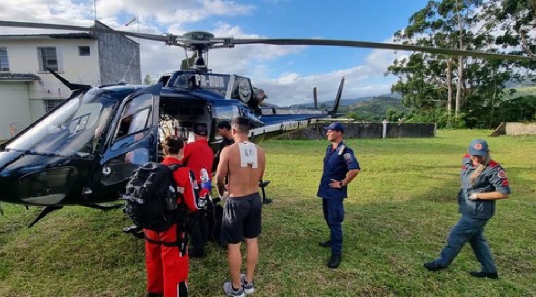 Aluno de 15 anos esfaqueia professor ao saber que seria reprovado em SC