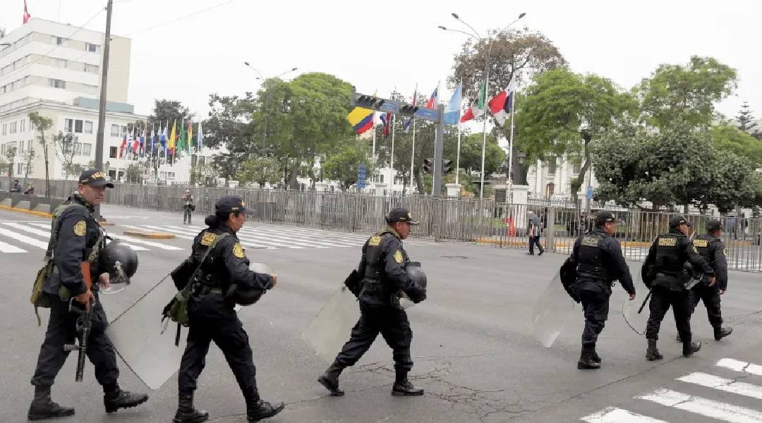Duas pessoas morrem e quatro ficam feridas em protestos políticos no Peru