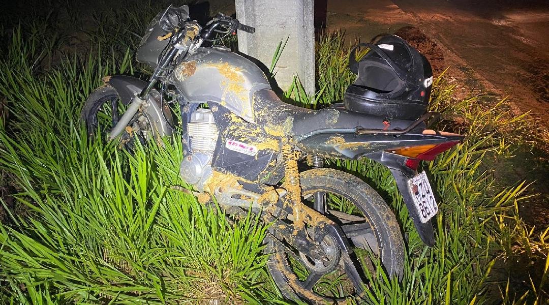 Homem cai de moto e acaba preso por embriaguez próximo ao Cemitério Jardim da Paz