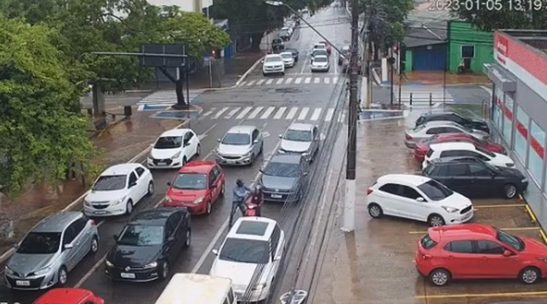 Policial militar é assaltada e tem motocicleta levada no Centro de Rio Branco
