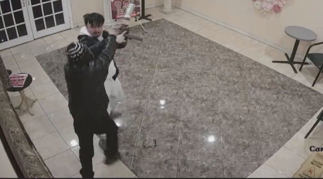 Homem desarma atirador que matou 11 pessoas na Califórnia e impede tragédia maior