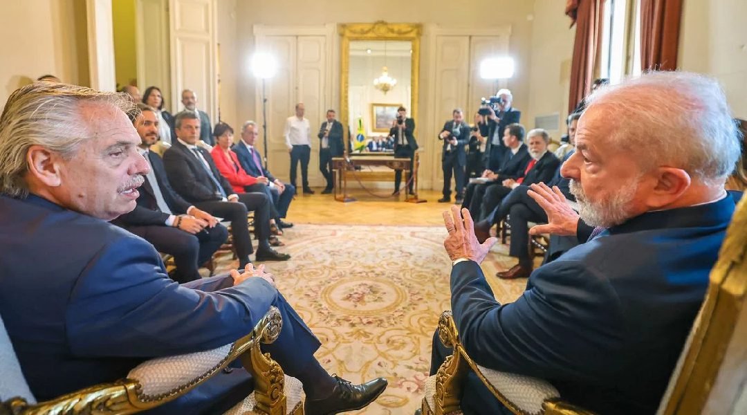 Lula defende modelo econômico da ditadura cubana e critica bloqueio