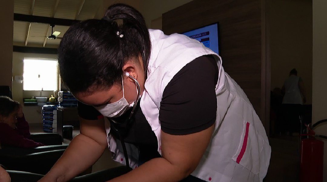 Jovem desempregada que devolveu R$ 1,7 mil achados em Jaboticabal, SP, é contratada por empresa: ‘Melhor que dinheiro’