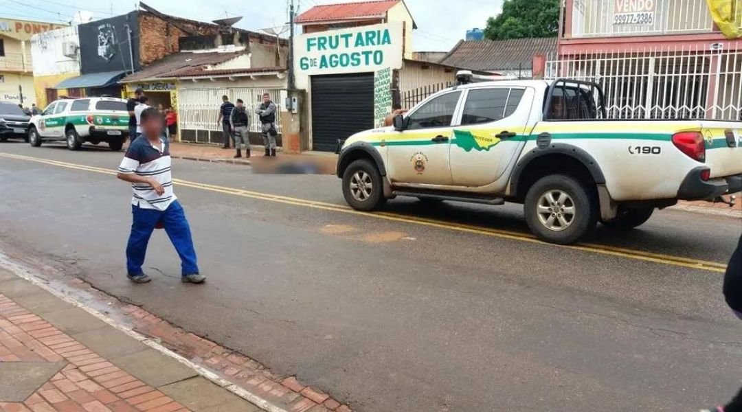 No Acre, dois homens são presos logo após assaltar uma mulher