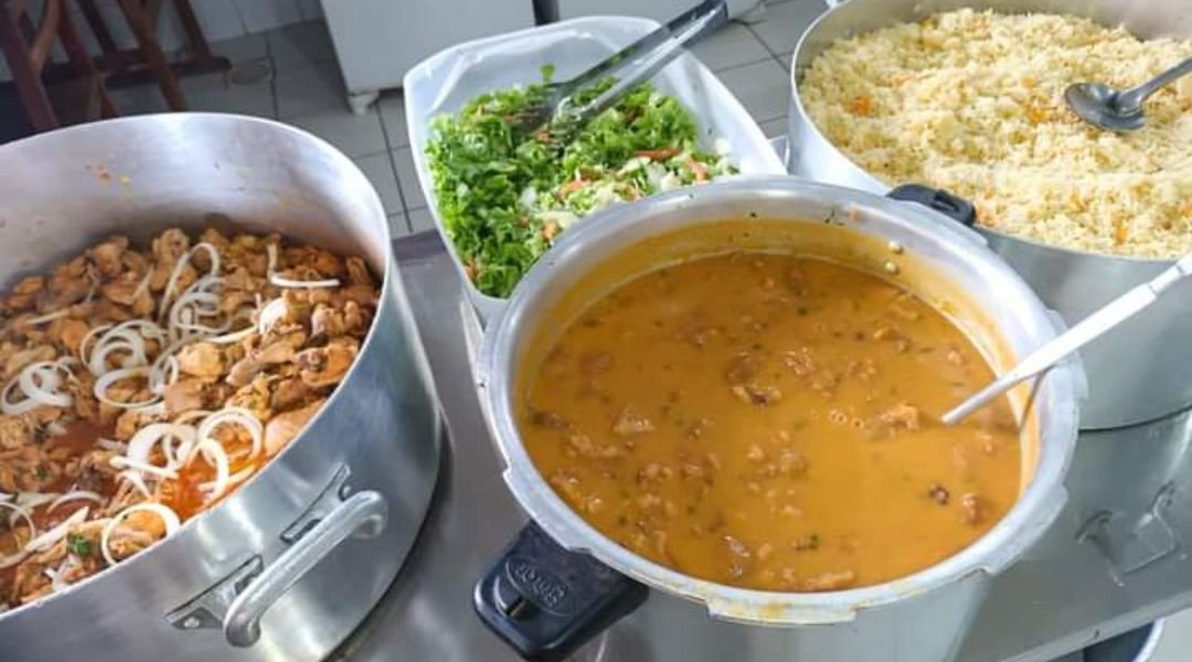 Governador Gladson comemora avanços no programa de merenda “Prato Extra” nas escolas