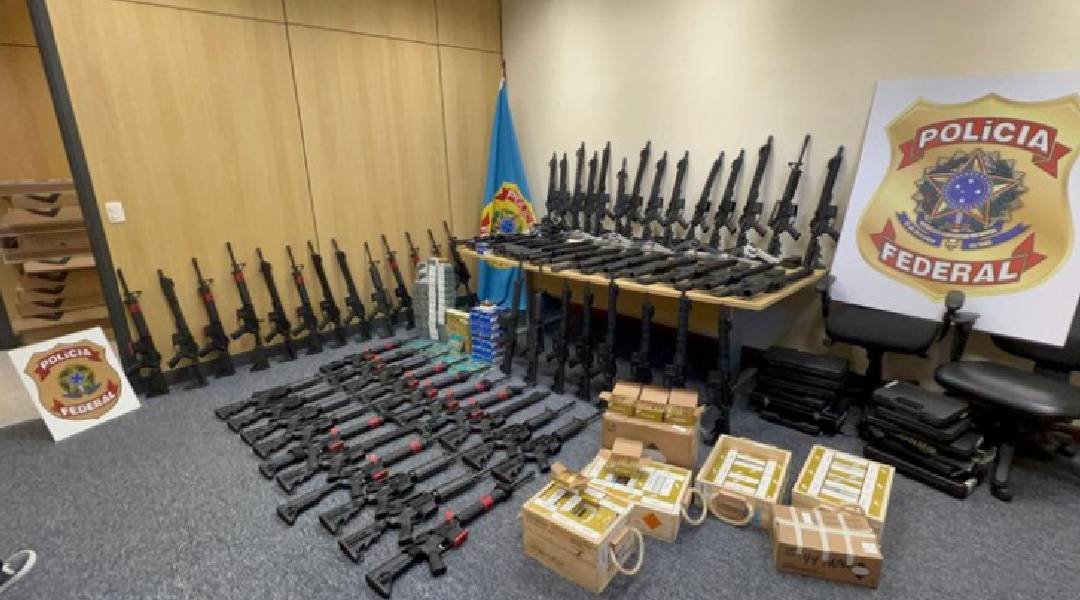 Polícia Federal faz maior apreensão de armas da história em uma única operação no Rio de Janeiro