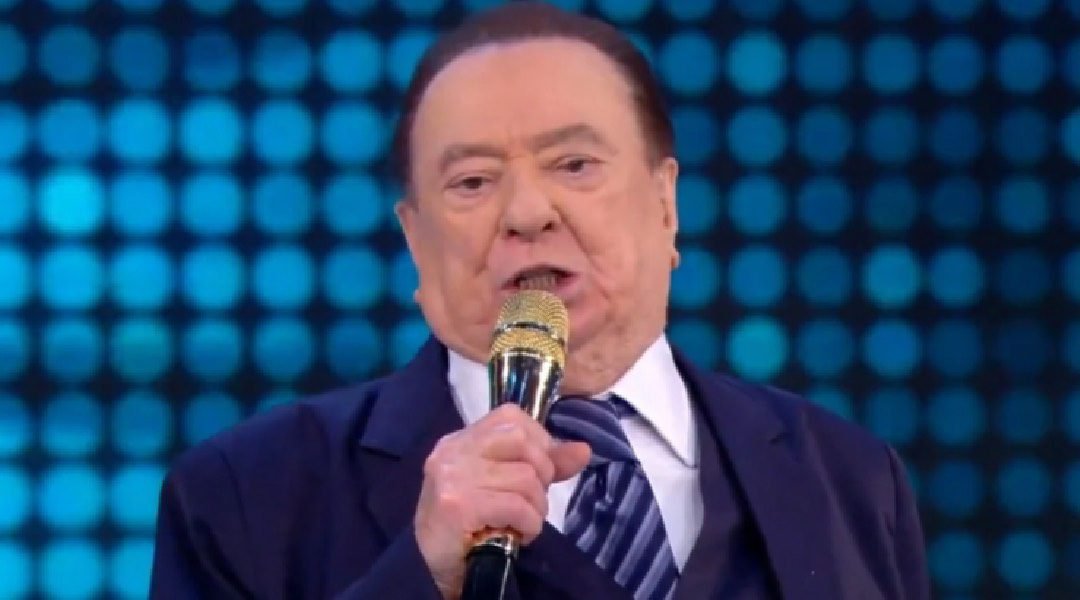 Raul Gil é internado ao realizar exame no estômago