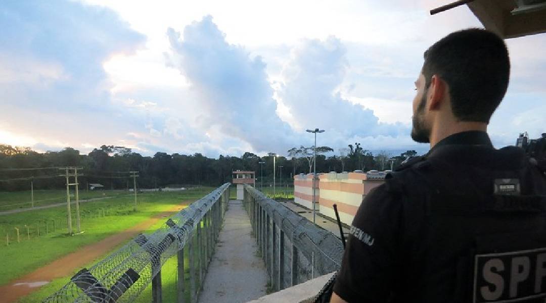 Homem acusado como espião russo é transferido para Penitenciária Federal de Brasília