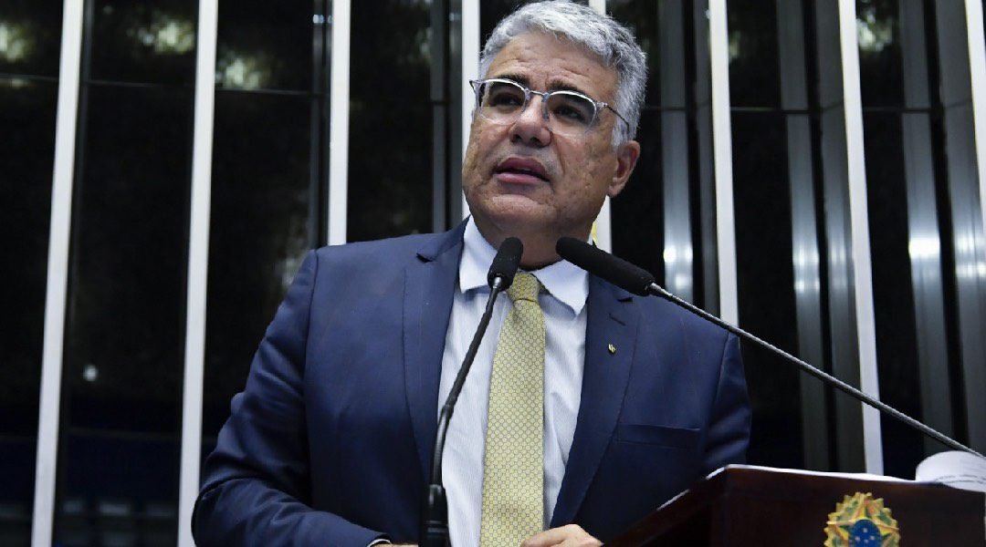 Girão retira sua candidatura e anuncia apoio a Marinho para a presidência do Senado