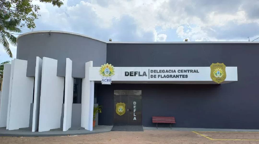 Durante patrulhamento da PM na rodovia AC-90 homem é preso e motocicleta roubada é recuperada