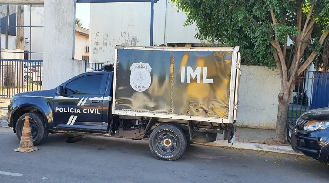 No Acre, corpo é encontrado enrolado em lençol em terreno baldio