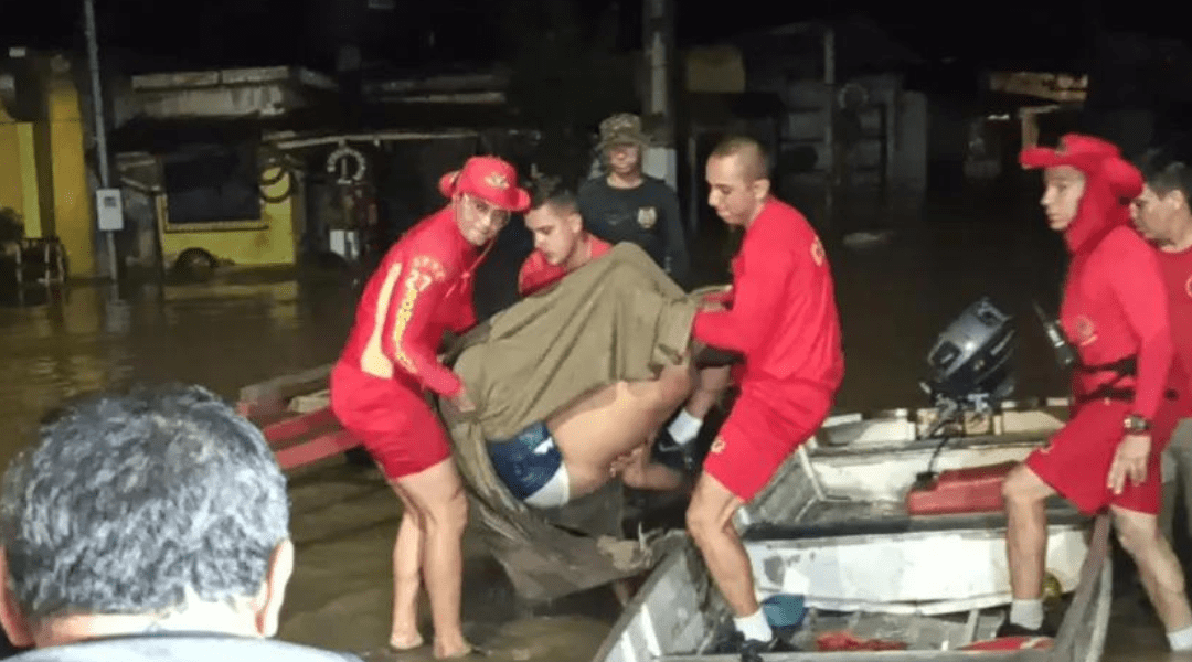 Homem é resgatado por populares após afogamento no igarapé São Francisco