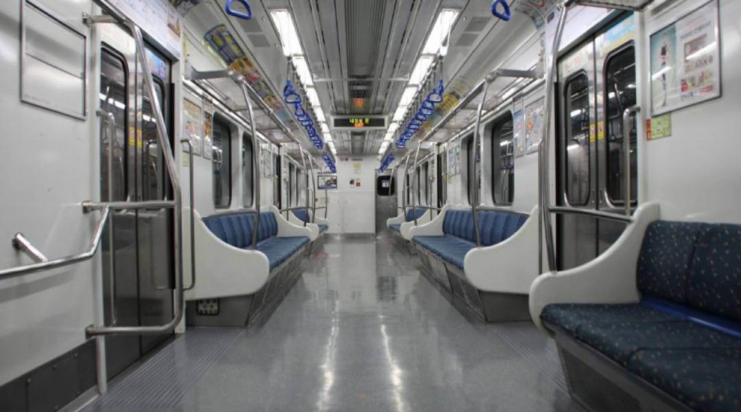 Mulher de 37 anos esfaqueia três pessoas em metrô na Coreia do Sul após ser chamada de ‘senhora’