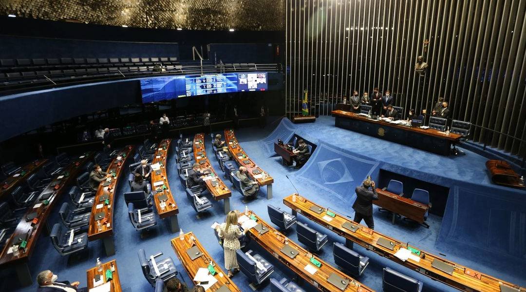Senadores vão trabalhar três dias por semana e três semanas por mês em Brasília