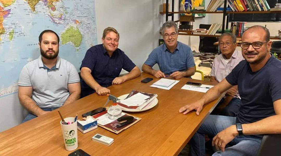 Jorge Viana diz que vai solicitar ao Ibama que libere atividades das madeireiras no Acre