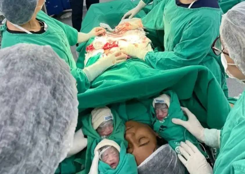 Jovem acreana é levada à maternidade com dores e dá à luz trigêmeas