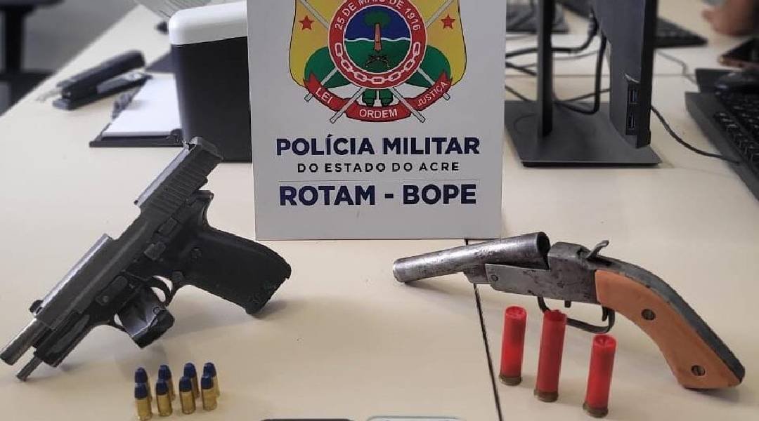 Polícia prende homem com armas na Cidade do Povo