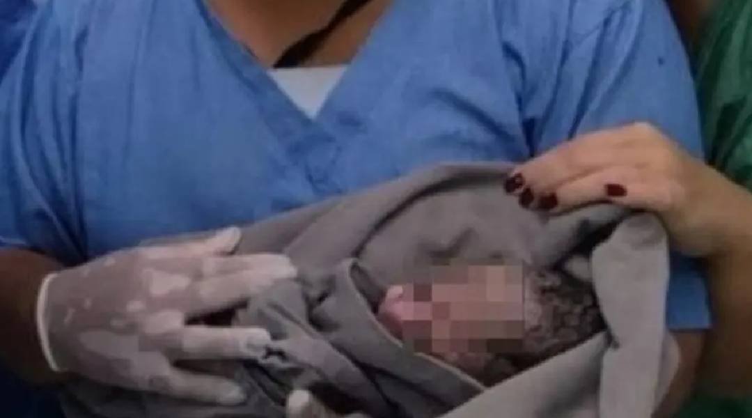 Bebê é encontrado no lixo e resgatado por morador em situação de rua