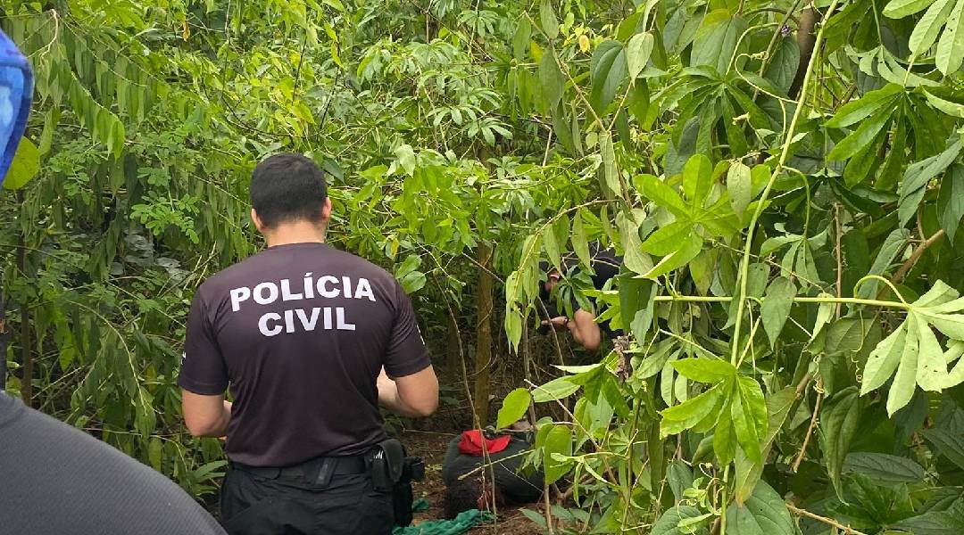 Corpo de motoboy é encontrado com as mãos amarradas e marcas de terçadada na zona rural de Rio Branco