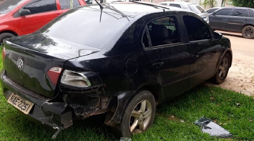 Polícia encontra homem em cativeiro, prende criminosos e recupera carro roubado