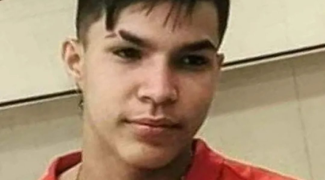 Jovem é morto a facadas em embarcação no interior de  Cruzeiro do Sul