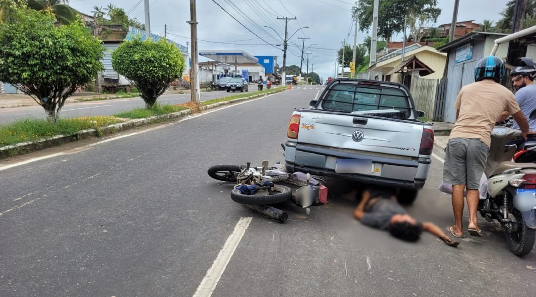 Colisão entre carro e moto deixa um ferido em Cruzeiro do Sul