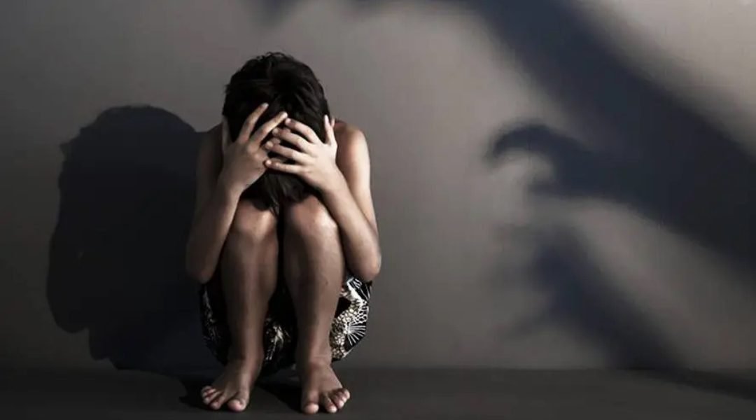 Padrasto é condenado a 1.080 anos de prisão após estuprar enteada por mais de 90 vezes em SC