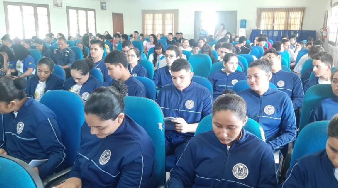 Projeto de Integração do Jovem ao Trânsito; aula piloto é realizada em Cruzeiro do Sul