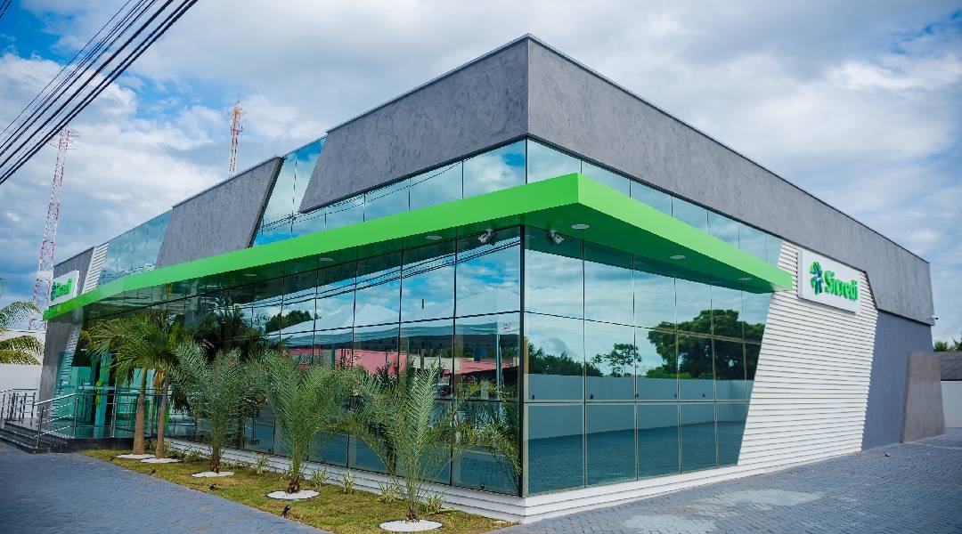 Presença física contribui para inclusão financeira efetiva, aponta estudo do Sicredi 