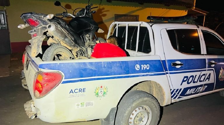 Um homem é preso por estar com mandado de prisão em aberto e conduzir motocicleta roubada