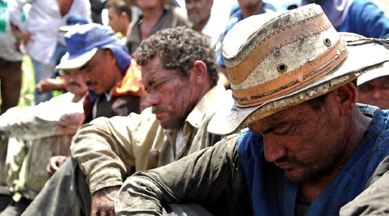 Alunos de Direito em Cruzeiro do Sul debatem trabalho escravo na Amazônia