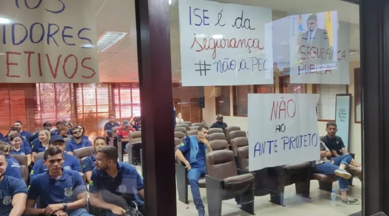 Servidores protestam contra transferência do ISE da Segurança para Secretaria de Direitos Humanos do AC