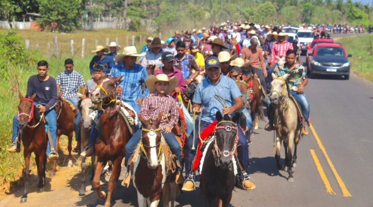 Tradicional cavalgada reúne mais de 3 mil pessoas nas comemorações dos 31 anos de Rodrigues Alves