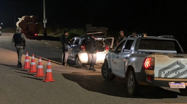 Polícia Militar reforça policiamento nas ruas durante rebelião em presídio