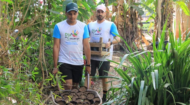 Voluntários realizam a 1° etapa do “Projeto Plantar é Cuidar” de reflorestamento das nascentes em Araputanga