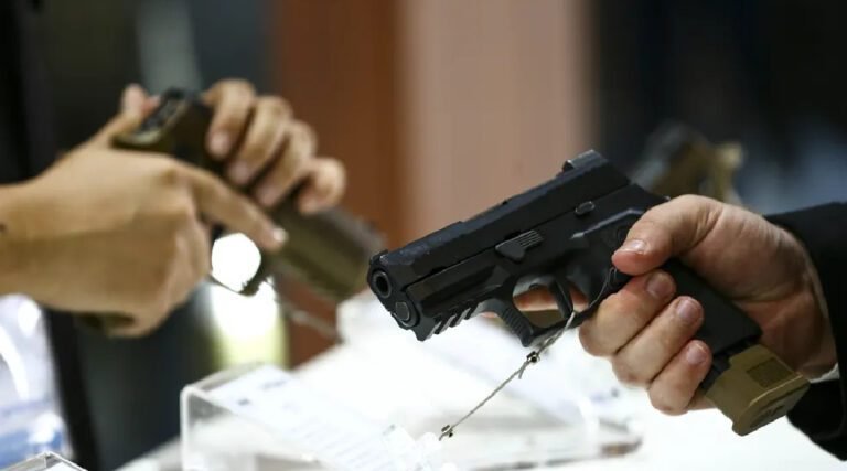 Deputado propõe que agentes de segurança pública sejam proibidos de portar armas em festas no AC