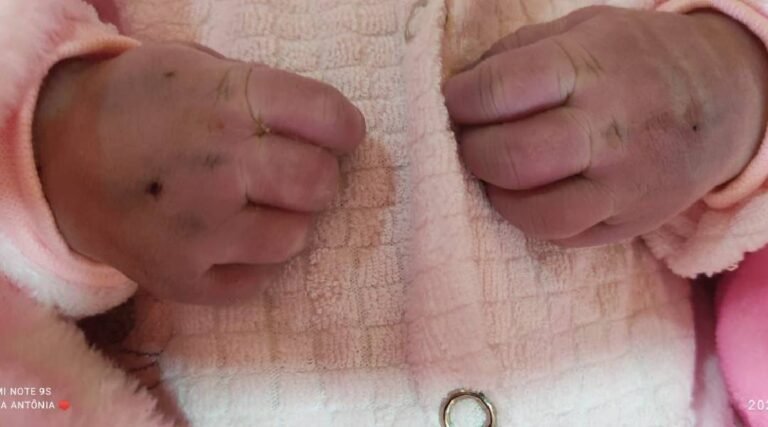 Família exige justiça após morte de bebê devido a negligências no atendimento médico em Porto Walter