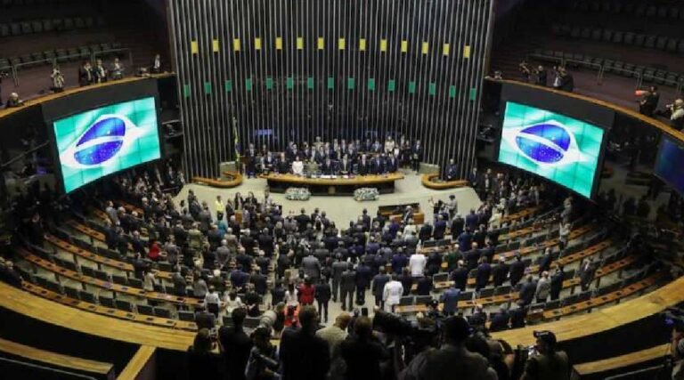 Com salário a partir de R$ 26,1 mil, veja como se inscrever para o concurso da Câmara de Deputados