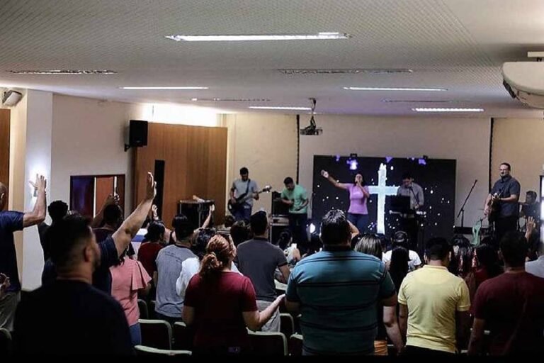 Mais de 130 artistas do Acre assinam manifesto contra cultos religiosos em espaços artísticos