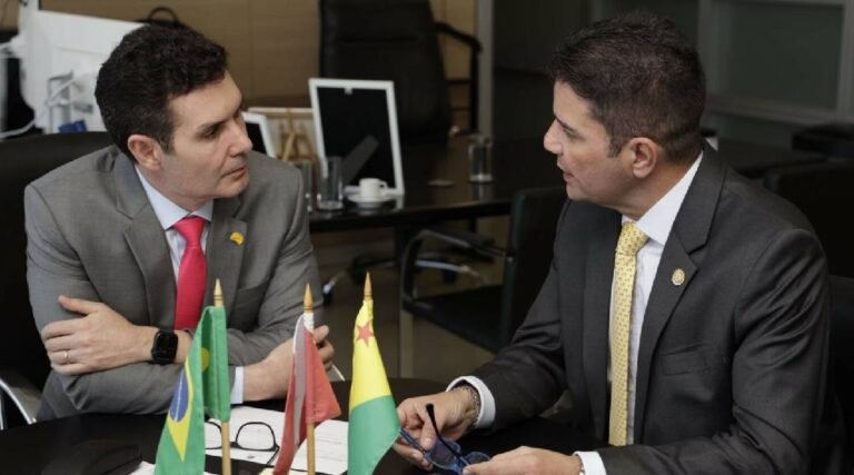 Governador e ministro das Cidades acertam detalhes da liberação de recursos para a construção de casas no Acre