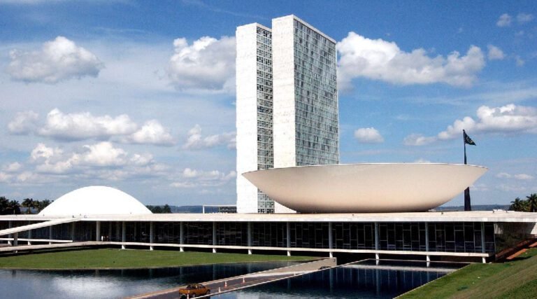 Deputados mudam prazos de cumprimento da Lei da Ficha Limpa