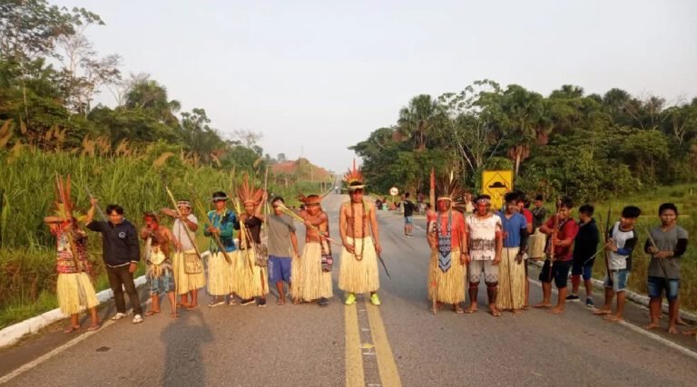 No Acre, indígenas fecham a BR-364 em protesto contra o Marco Temporal