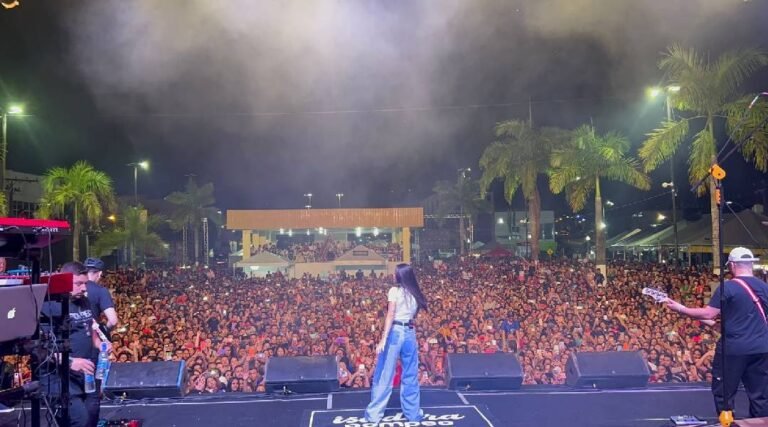 Após a Marcha para Jesus, milhares de cristãos se reúnem em show da cantora Isadora Pompeo em Cruzeiro do Sul