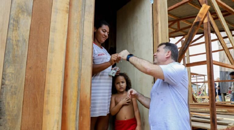 Governo inicia entrega das moradias provisórias para as famílias na ocupação Marielle Franco
