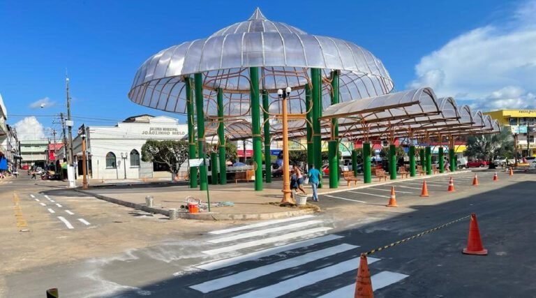 Após revitalização, Praça de Táxi em Cruzeiro do Sul proporciona conforto aos profissionais